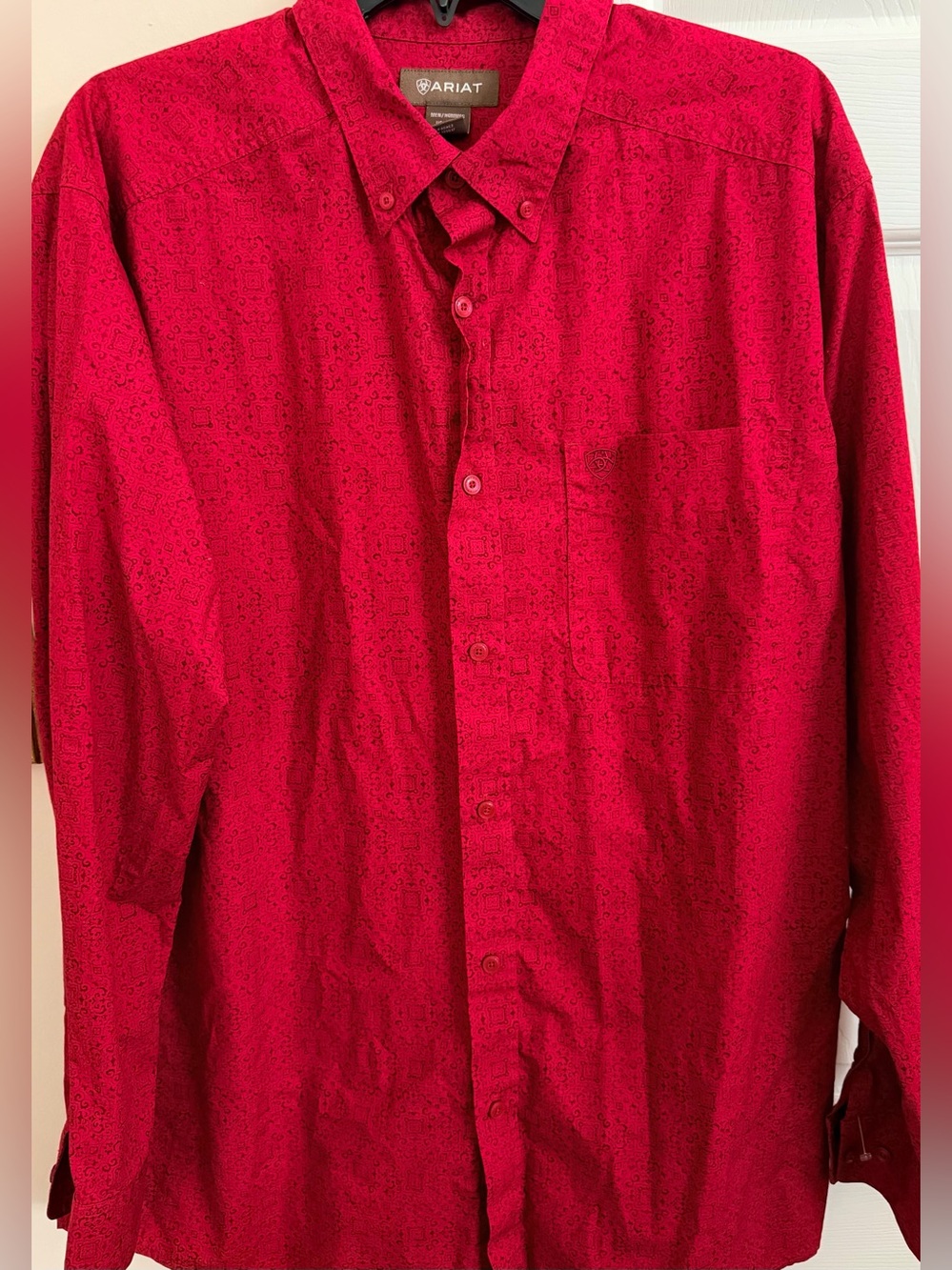 Ariat 100% Cotton Red w/ Black AOP Men’s L Long Sleeve Button Down Shirt